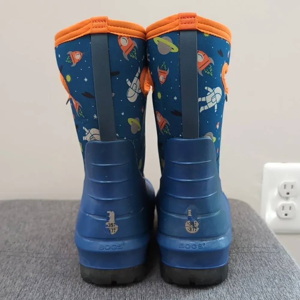 Bogs Neo-Classic Blue Space Spaceman Print Kid's Waterproof Winter Boots Sz 5